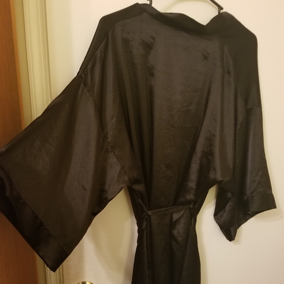 Victoria's Secret Robe - Picture 3 of 4
